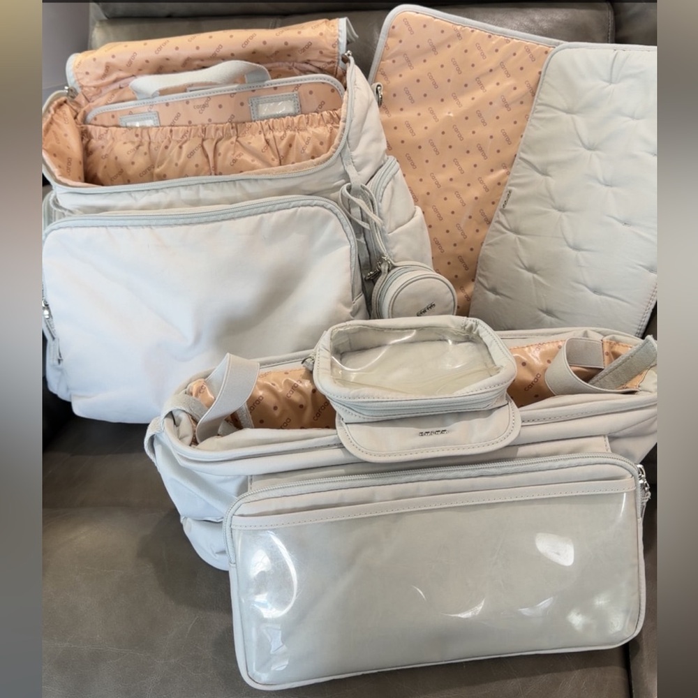 Caraa Large Baby Bag Set in color Dove.